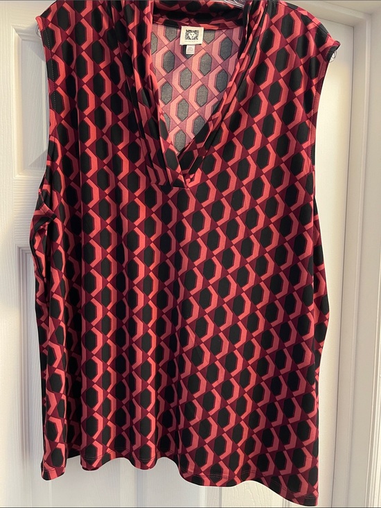 Anne Klein Tops - Anne Klein Red and Black Geometric V-Neck Sleeveless Top